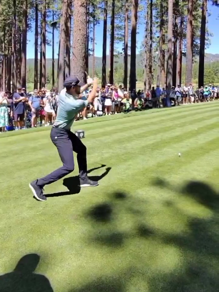 Bsports必一体育-再次“招募”！👨‍🍳库里搞笑模仿老詹挥杆：我们需要你！