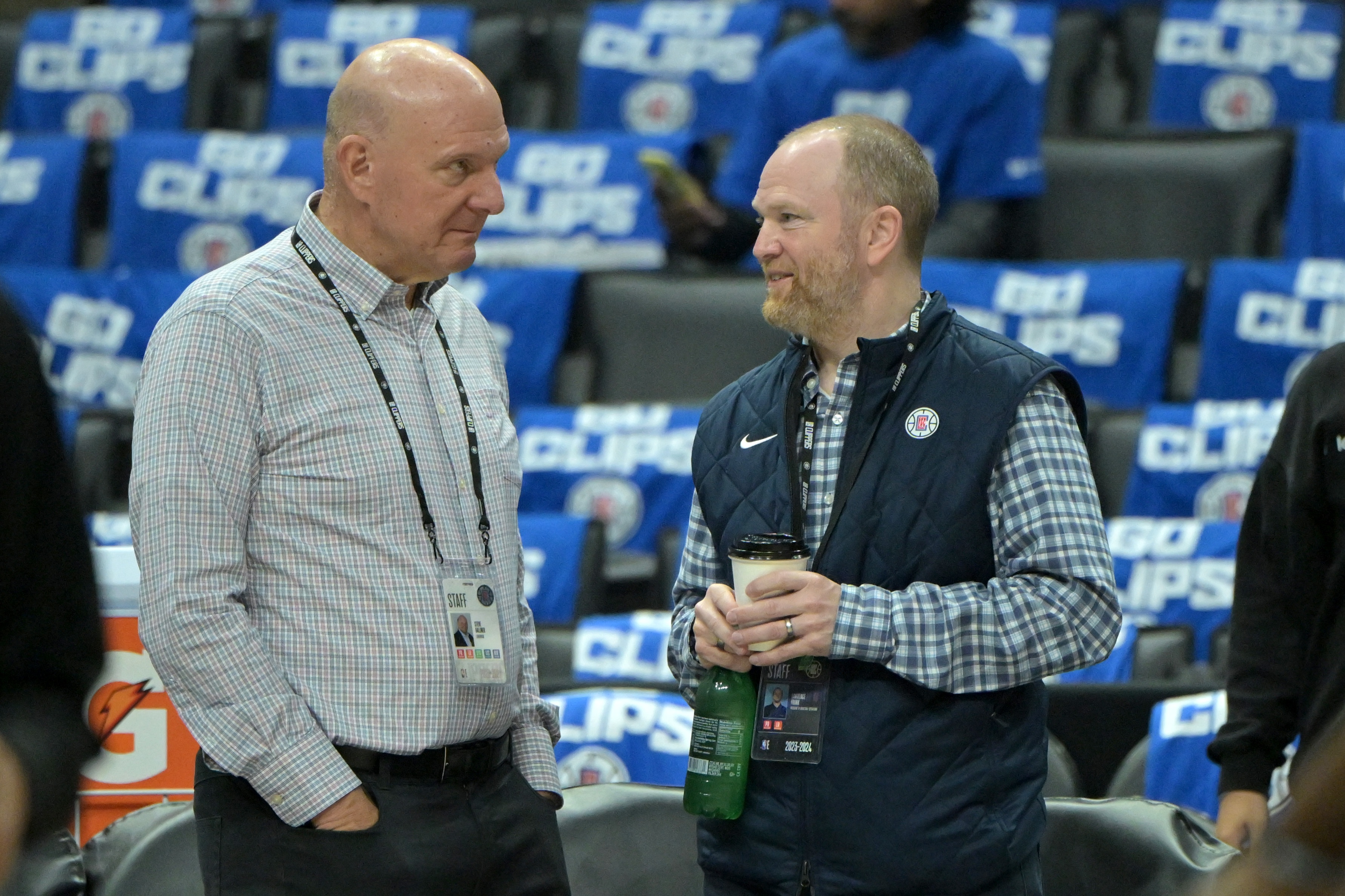 必一运动官网-记者吹船管：乔治离开时以为他们完了 但如今打造出了一支争冠队