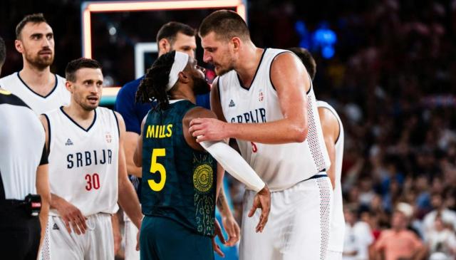 B体育必一运动-约基奇准三双导演大逆转 塞尔维亚一战缔造两纪录