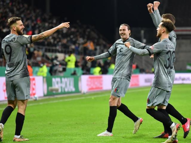 Bsports必一体育-德国杯德乙双杀德甲！多特出局，科隆诡异点球被吹