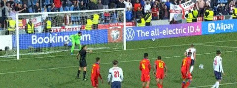 1633811677817014384.gif 1083.gif