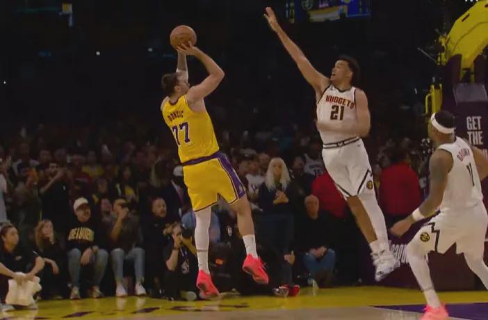 B体育必一运动-东契奇绝杀掘金，季后赛预演！这场球太刺激了