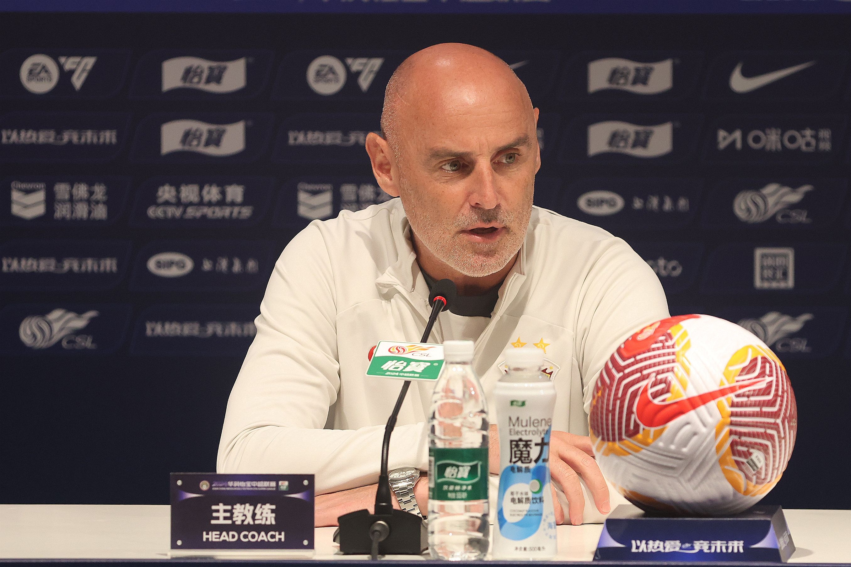 穆斯卡特：肉眼可见整个团队非常团结，我对大家的表现非常自豪